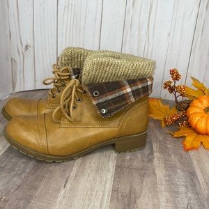 SODA Fold Over Combat Style Boots - Size: 7